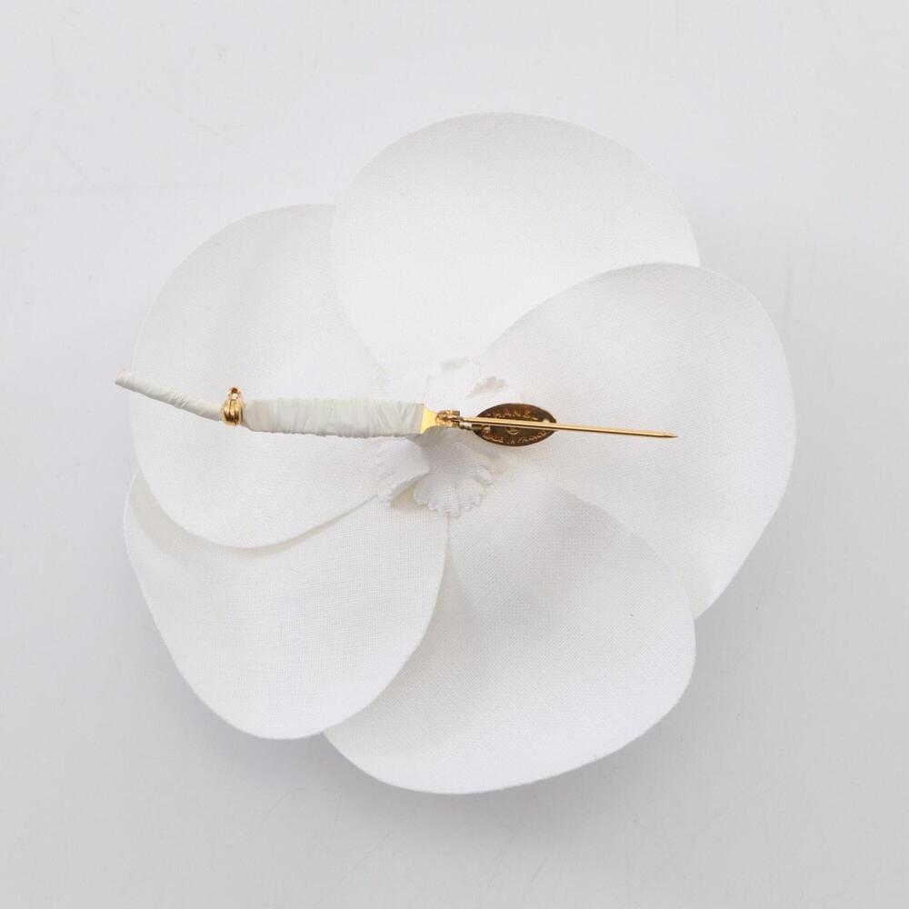CHANEL White Brooch - Picture 2 of 5
